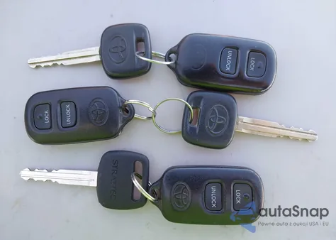 2005 Toyota Highlander V6 from USA, damaged, VIN JTEEP21A350108281